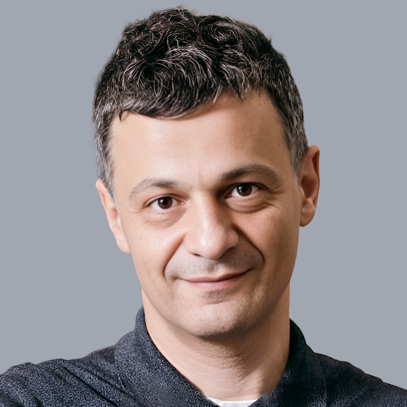 Артём Оганов